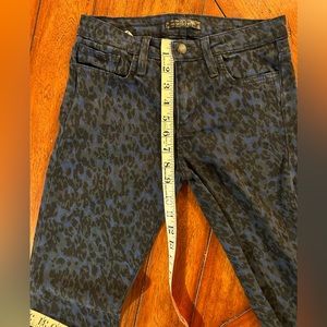 Joe’s Jeans, Animal Print, size 25